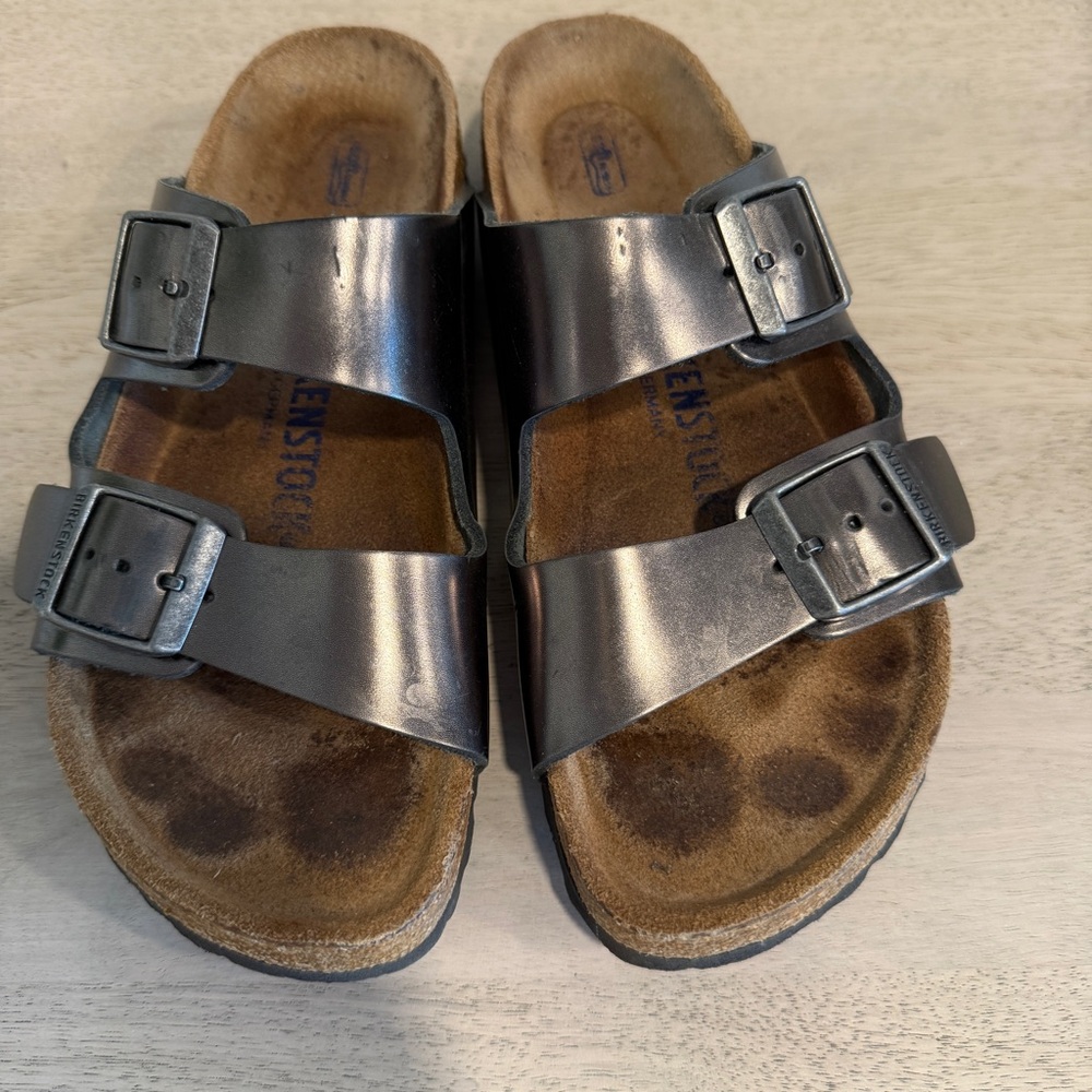 Birkenstock Big Buckle Double Strap Sandals in Pewter. Size 36 (US 5 to 5.5).